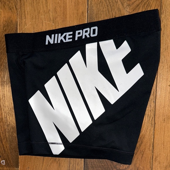 Nike Pro Women's Black and White Athletic Shorts - Picture 3 of 6